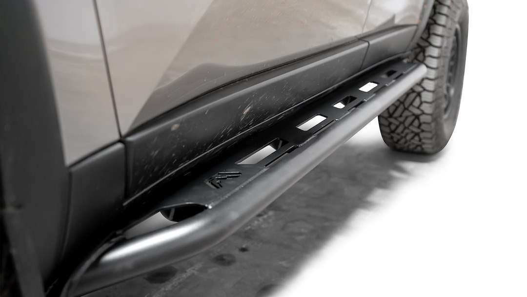 Fab Fours Nerf Bar, Rock Slider, With Step Plates, Round Bent, Powder Coated, Matte Black, Steel, With Welded End Caps, Frame Mount – TL24-G6750-1