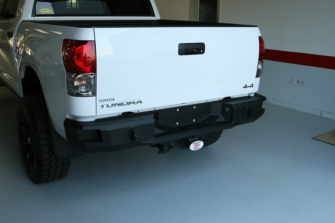 Fab Fours Bumper, Premium, One Piece Design, Mounting Hardware Included, With D-Ring Mounts, Compatible with OEM Receiver Hitch – TT07-W1550-B
