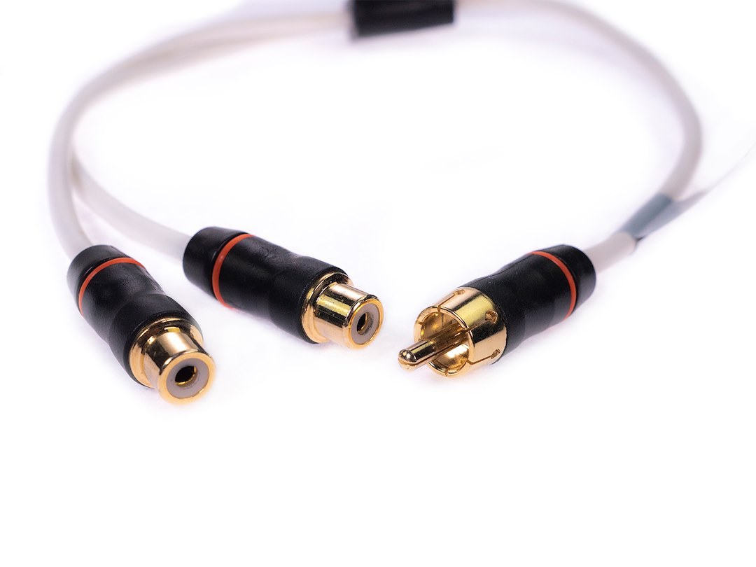 Fusion Elec Audio/ Video Cable, Performance, Male to Dual Female, 10.8 Inch Length, White, With Gold Plated Connectors – 010-12622-00