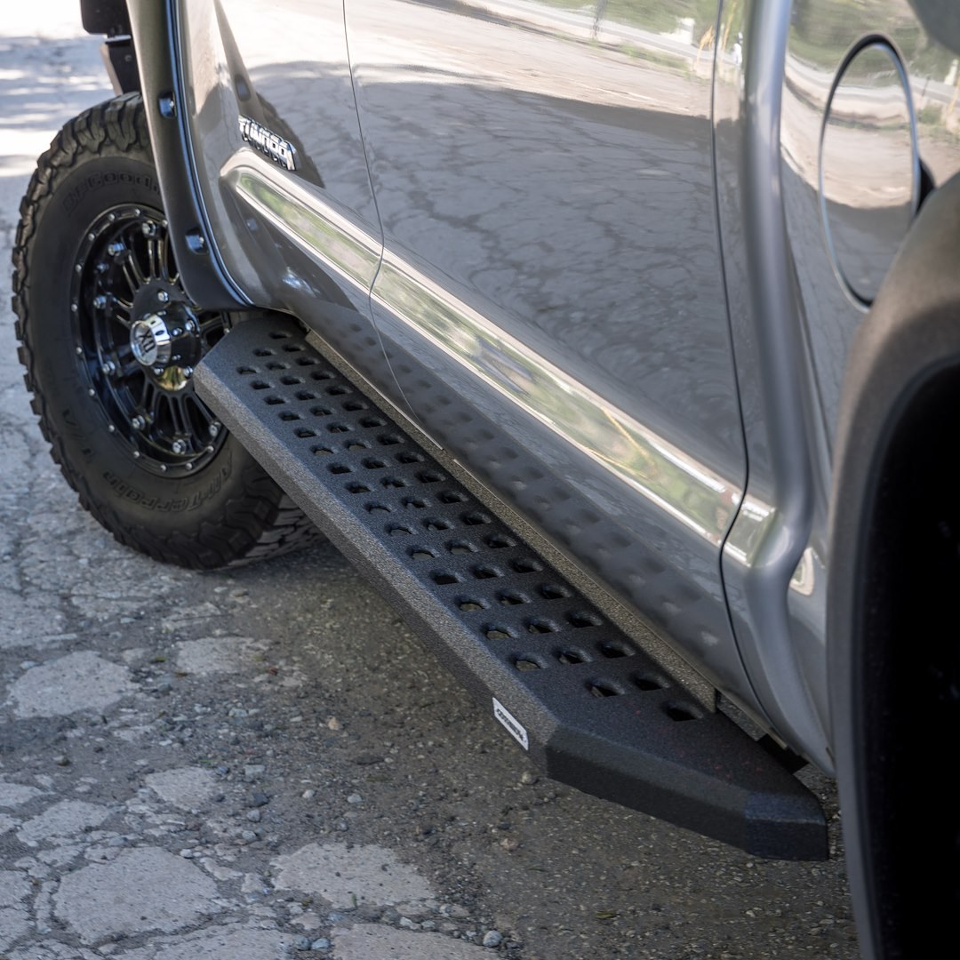 Go Rhino Running Board, RB20, Protective Bed Liner Coated, Black Galvanized Steel, Unlighted, Rocker Panel Mount, Without Drop Down Steps – 69430680T