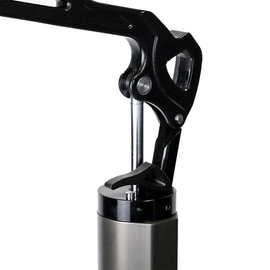 Go Rhino Jack, El Gato, High Lift, Hydraulic, 4,400 Pound Capacity, 27-1/2 Inch to 48-1/2 Inch Lifting Range, Anodized, Black, Aluminum – XG-RJ50010B