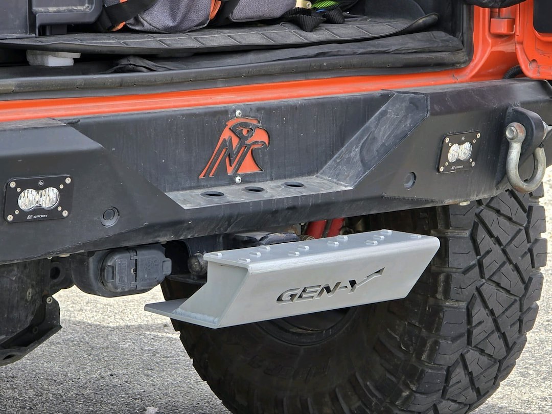Gen-Y Hitch Skid Plate, Trailer Hitch, Mounts to 2 Inch Receiver, Silver, Clear Coat, Aluminum – GH-103629
