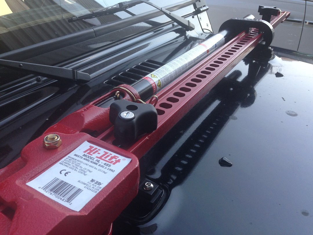 Hi-Lift Jack Jack Mount Lock, Use with Hi-Lift Jeep Wrangler HM-800/ HM-825/ HM-850 Hood Mounts, Black, With Two Keys, Knob Type – HM-LK
