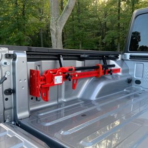 Hi-Lift Jack Jack Mount, Mounts to Bedrail, Black, Anodized Aluminum – JGBM-100
