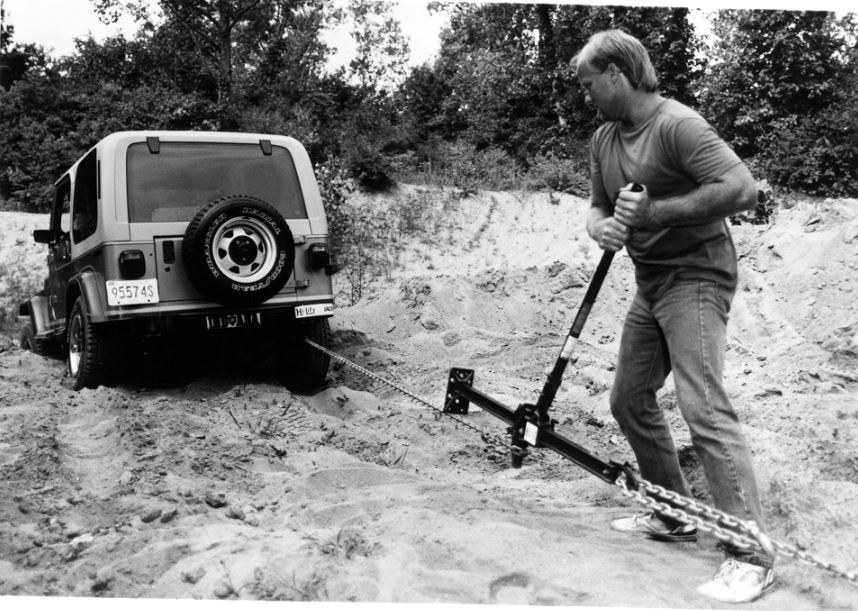 Hi-Lift Jack Winch Rigging Kit, With 1 Winch Tensioner/ 1 Eight Feet Tree Saver Strap/ 1 Pair Hi-Lift Gloves/ D-Ring Shackle/ Gear Bag – ORK