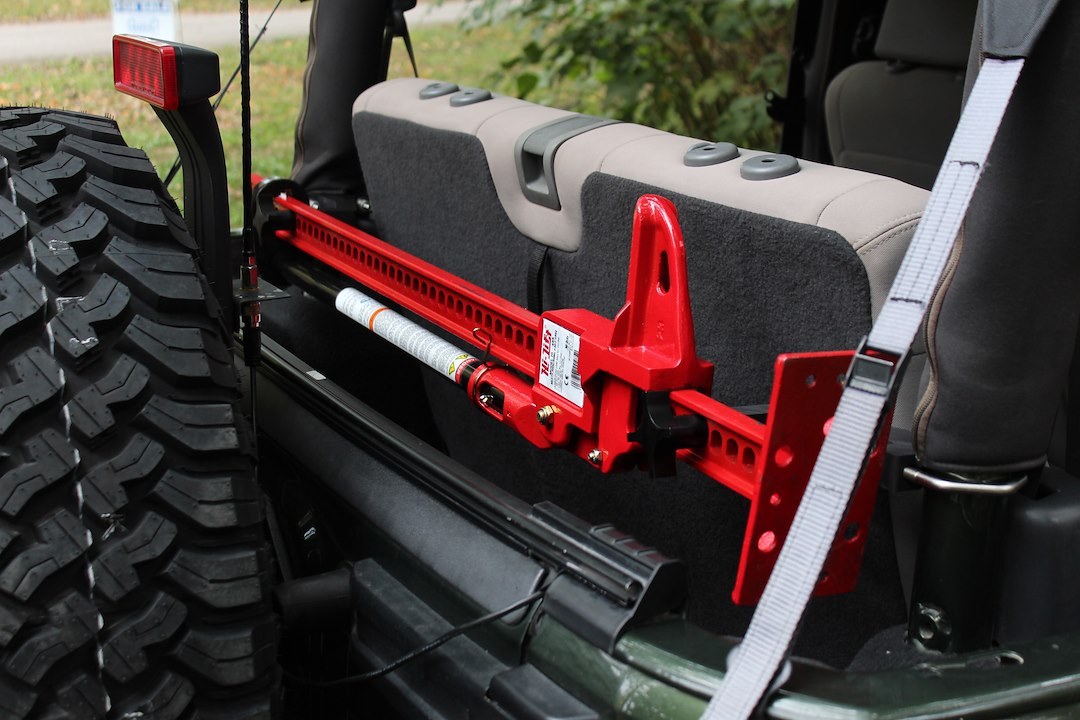 Hi-Lift Jack Jack Mount, Mounts Directly to Factory Roll Cage Tubing, Horizontal, Black, 6061-T6 Anodized Aluminum – RC-875
