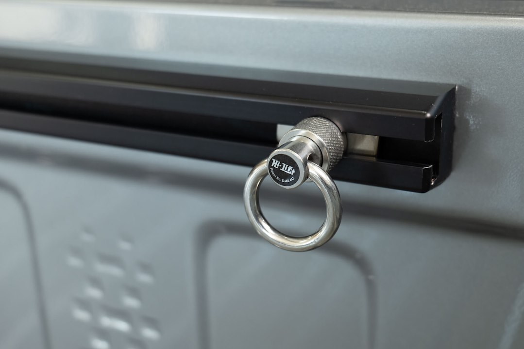 Hi-Lift Jack Jack Mount, Trailtrak ®, Truck Bed Side, Black, Anodized Aluminum, With 3 T-Slot Rail and 6 Sliding Tie Points – TT-2000