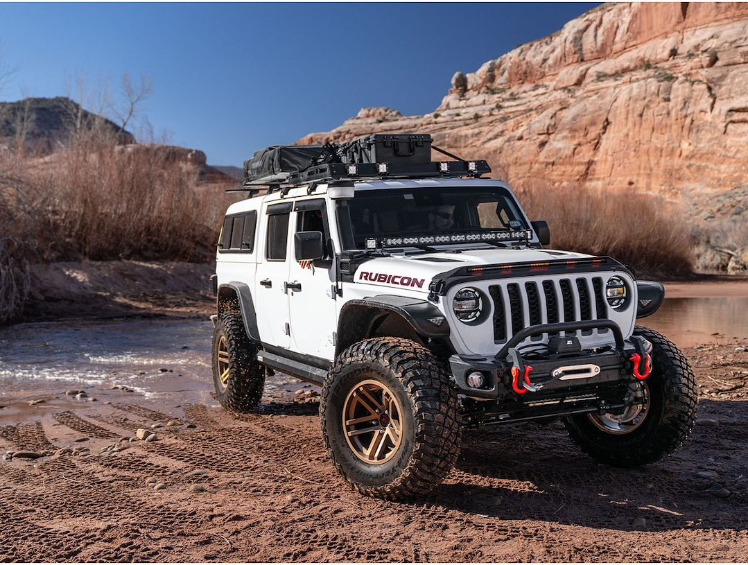 Husky Liners Bug Shield, Aeroskin® Lightshield™ Pro, Low Profile, Black, Thermoplastic Olefin (tpo) – 2820196