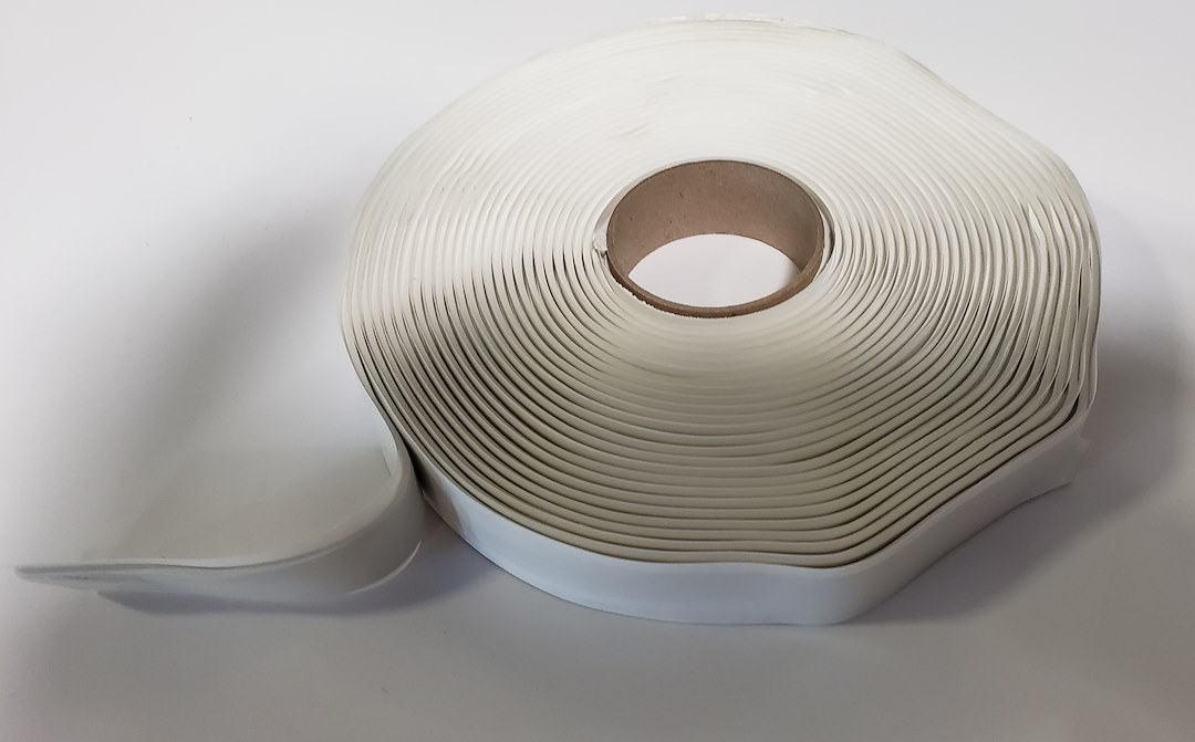 Heng’s Ind Roof Repair Tape, Use to Seal and Bond Around Windows/ Doors/ Vents, For Use on Rubber Roofs/Metal/ Wood/ Concrete/ Glass/ Plastic – 5131