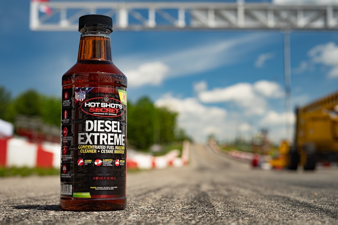 Hot Shots Fuel System Cleaner, Diesel Extreme, Used to Remove All Internal Diesel Injector Deposits and Boost Cetane by 5 to 6 Points – P040432Z