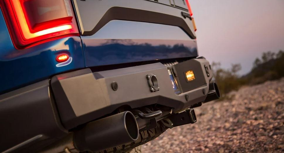 Ici Stainles Bumper, Alumilite, One Piece Design, Mounting Hardware Included, Without Receiver Hitch, Powder Coated Black Aluminum – AL-RBM17FDN