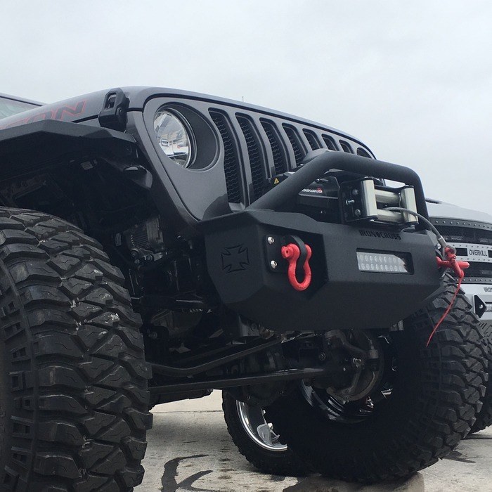 Ironcross Bumper, Stubby Base, One Piece Design, Mounting Hardware Included, With Bull Bar, With External Winch Mount – GP-1202