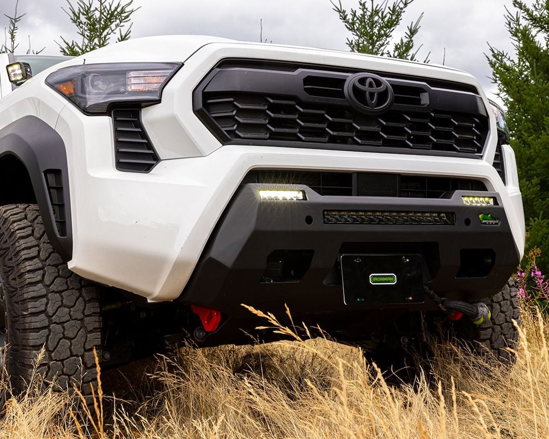 Ironman 4×4 Bumper, Raid, One Piece Design, Mounting Hardware Included, Without Grille/ Headlight Guard – BBR119IK-BN