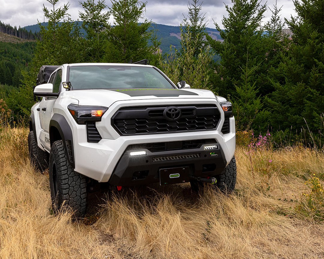 Ironman 4×4 Bumper, Raid, One Piece Design, Mounting Hardware Included, Without Grille/ Headlight Guard – BBR119IK-BN