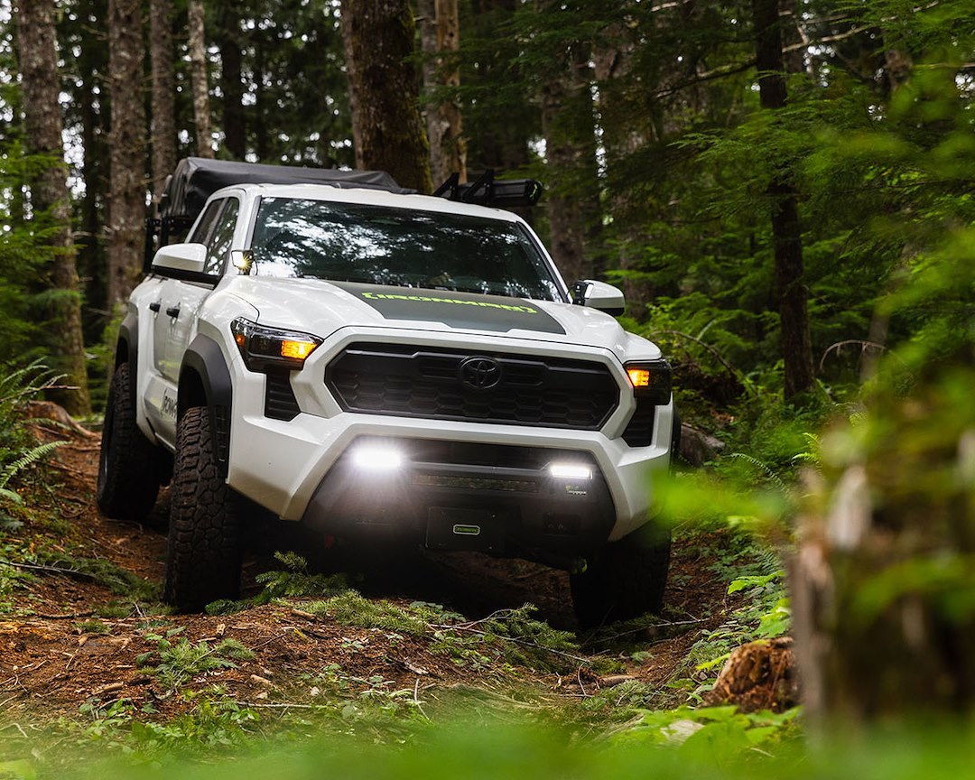 Ironman 4×4 Bumper, Raid, One Piece Design, Mounting Hardware Included, Without Grille/ Headlight Guard – BBR119IK-BN