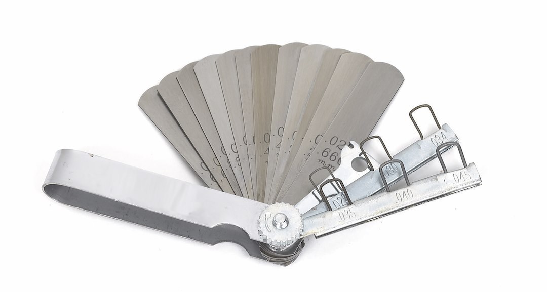 Gearwrench Feeler Gauge, 12 Blade from 0.010 Inch to 0.026 Inch Thickness, 3-5/16 Inch Length Blade – 164