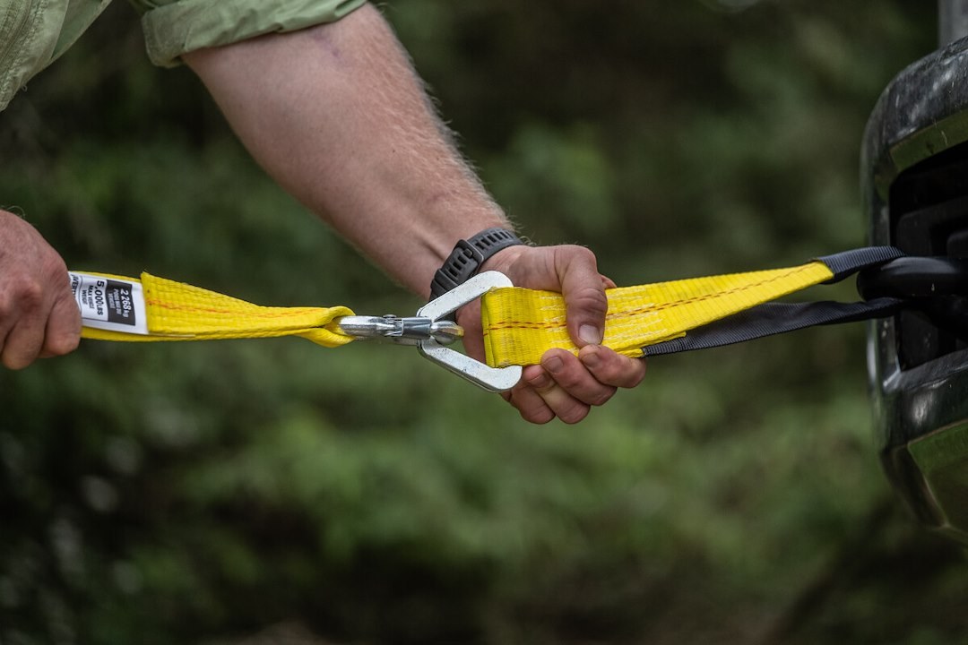 Hampton Prod Axle Strap, 24 Inch Length X 2 Inch Width, 3333 Pound Load Capacity, 10000 Pound Break Strength, Yellow – 04226