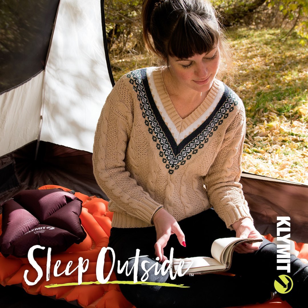 Klymit Sleeping Pad, Insulated Static V™, Inflatable, Manual Inflation Using Breath, V-Chamber Design – 06IVCY02C