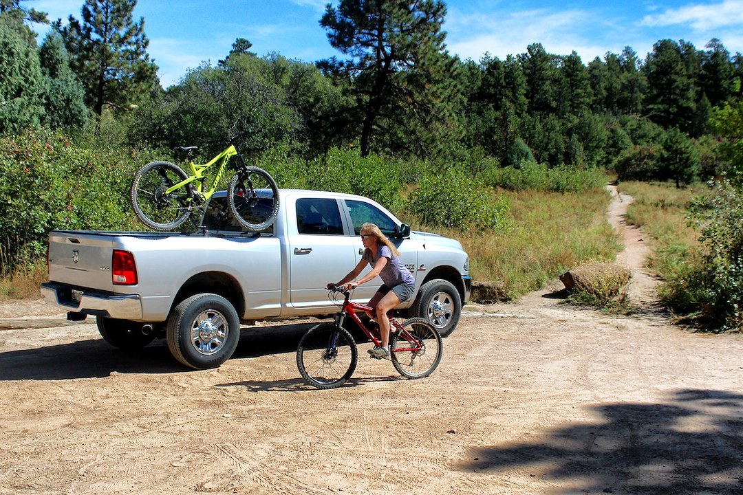 Lets Go Aero Bike Rack, Half Nelson, Truck Bed Mount, Holds 2 Bikes, 35 Pound Per Bicycle Weight Capacity, Cradle System with Straps – B01809