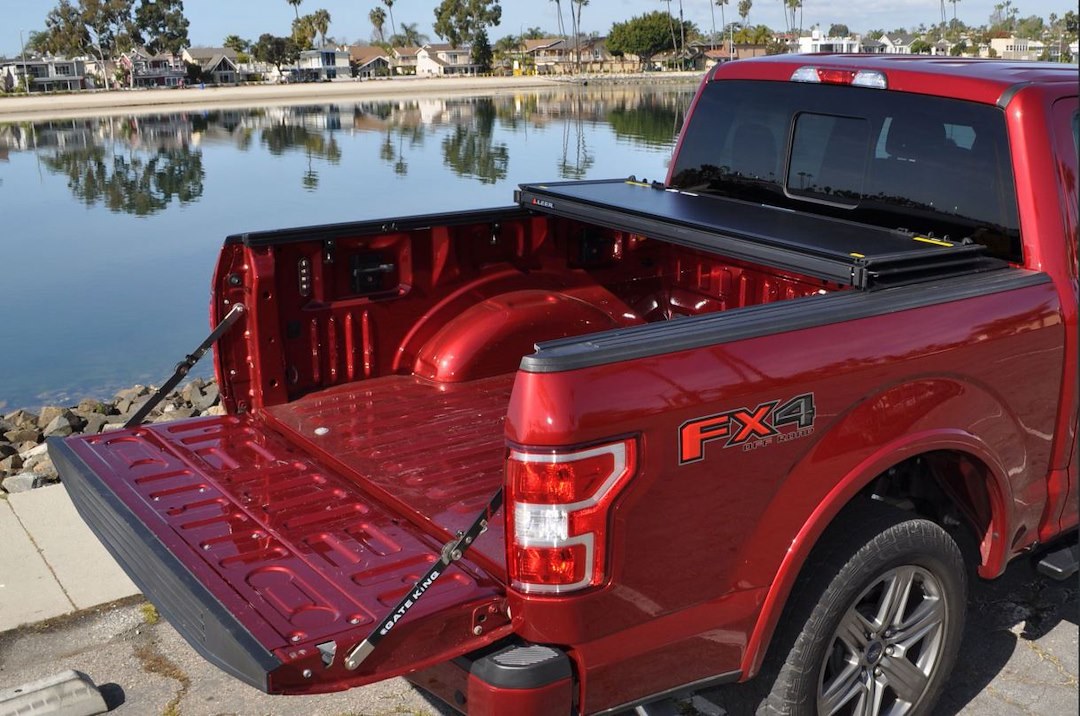 Leer Tonneau Cover, HF350M, Hard Folding, 2 Folds/ 3 Panels, Front Hinge Allows Entire Tonneau to Flip Up When Folded, Textured, Black Matte – 631404