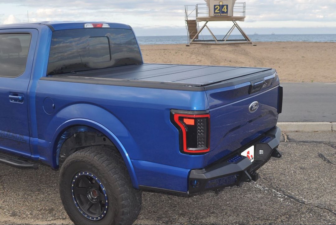 Leer Tonneau Cover, HF650M, Hard Folding, 3 Folds/ 4 Panels, Front Hinge Allows Entire Tonneau to Flip Up When Folded, Lockable, Black Matte – 650290