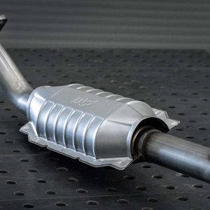 MagnaFlow Catalytic Converter, Direct Fit California Pre-Obdii, Stainless Steel Case, 2-1/2 Inch Pipe Diameter, 30.375 Inch Overall Length – 339202