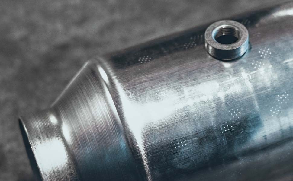 MagnaFlow Catalytic Converter, Universal Converters, Stainless Steel Round Case, Single 2-1/4 Inch Inlet, Single 2-1/4 Inch Outlet – 5551355