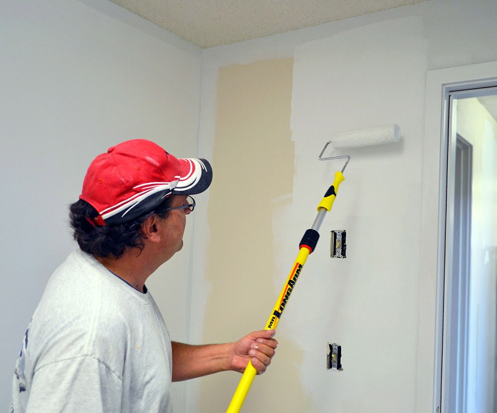 Mr. Longarm Extension Handle, Pro-Pole®, Used with Standard Threaded Tools/ Paint Rollers/ Edgers and Dusters, Extendable, 3 to 6 Foot Length – 3206