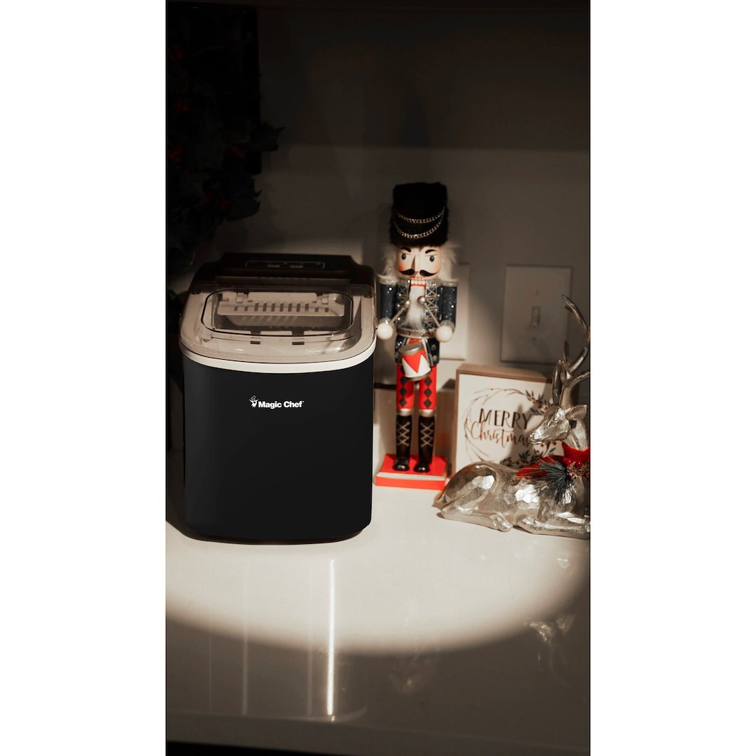 Magic Chef Ice Machine, Portable, 8.7 Inch Width X 11.4 Inch Height X 11.6 Inch Depth Overall Dimension – MCIM27B