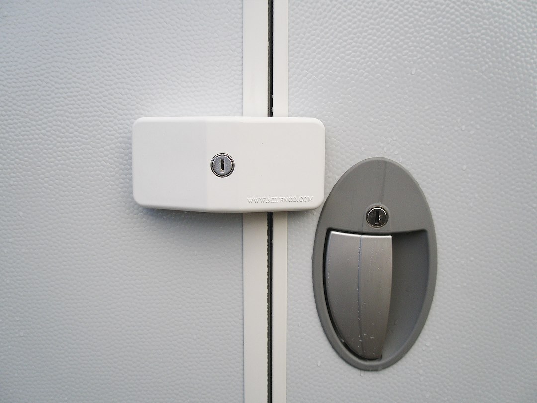 Milenco Entry Door Lock, Dead Lock, Keyed Alike, White, Single, With 2 Keys – 2042