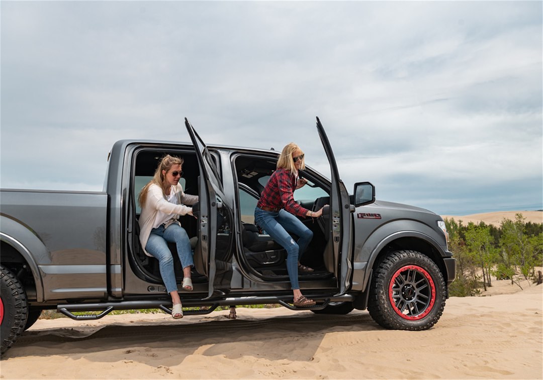 N-Fab Nerf Bar – Truck Wheel to Wheel, Bed Access, With Drop Down Steps, With Bed Step, 3 Inch Round Bent – F17105CC-6-TX