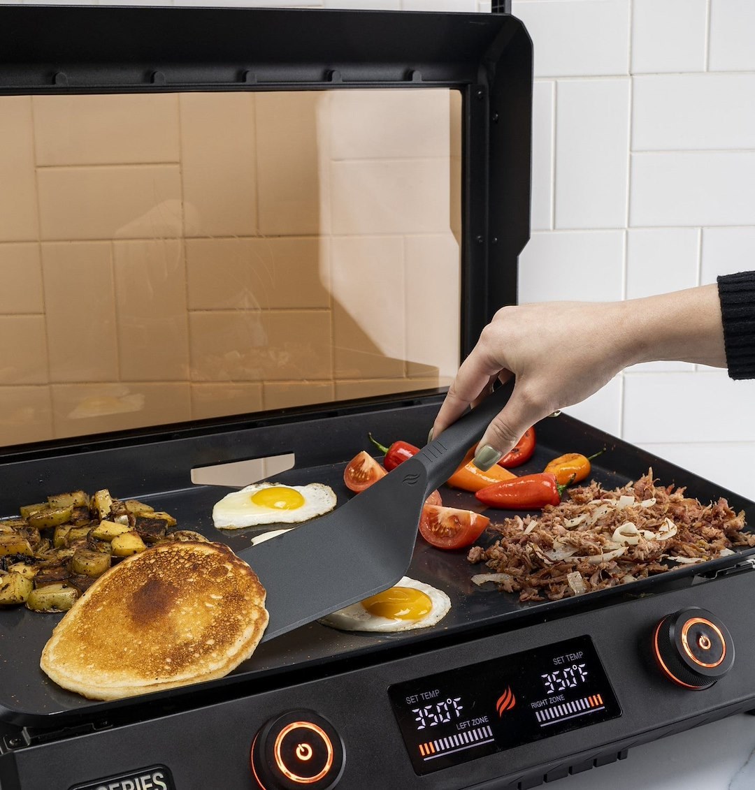 N Atlantic I Griddle Accessory Kit, Use to Cook or Clean-Up Griddle, With Pair of Tongs and Two Spatulas – 8202