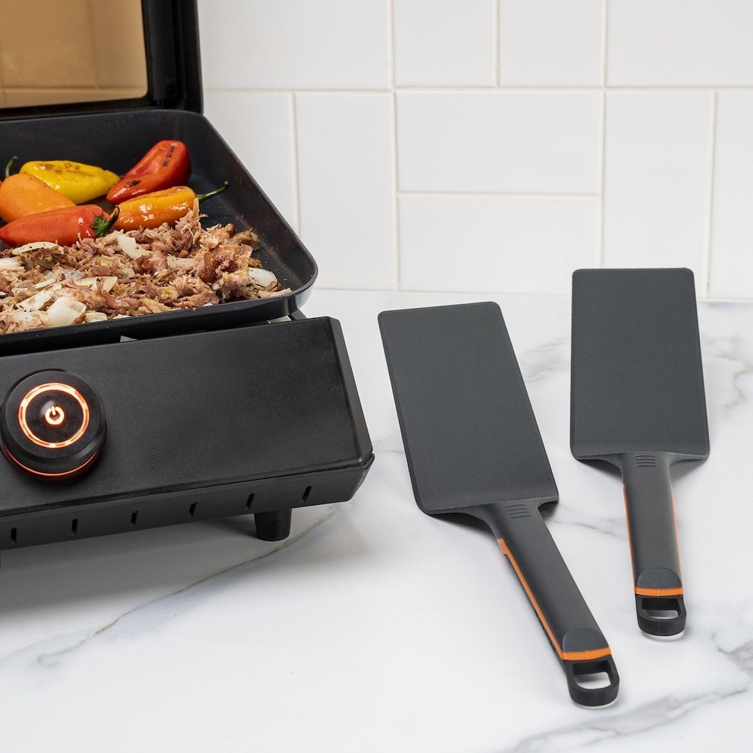 N Atlantic I Griddle Accessory Kit, Use to Cook or Clean-Up Griddle, With Pair of Tongs and Two Spatulas – 8202