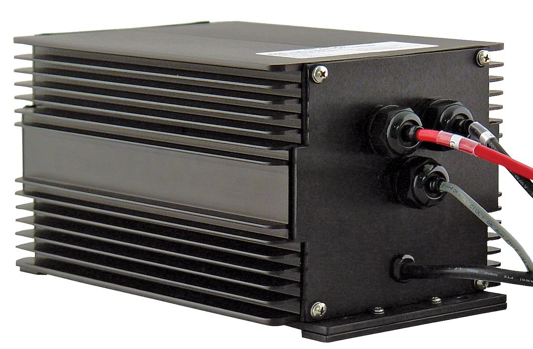 Newmar Battery Charger, For 12 Volt Batteries, 3-BANK Charger, 120 Volt AC Power Supply, 3 Step Fully Automatic, 35 Amp Charging Current – WP-35