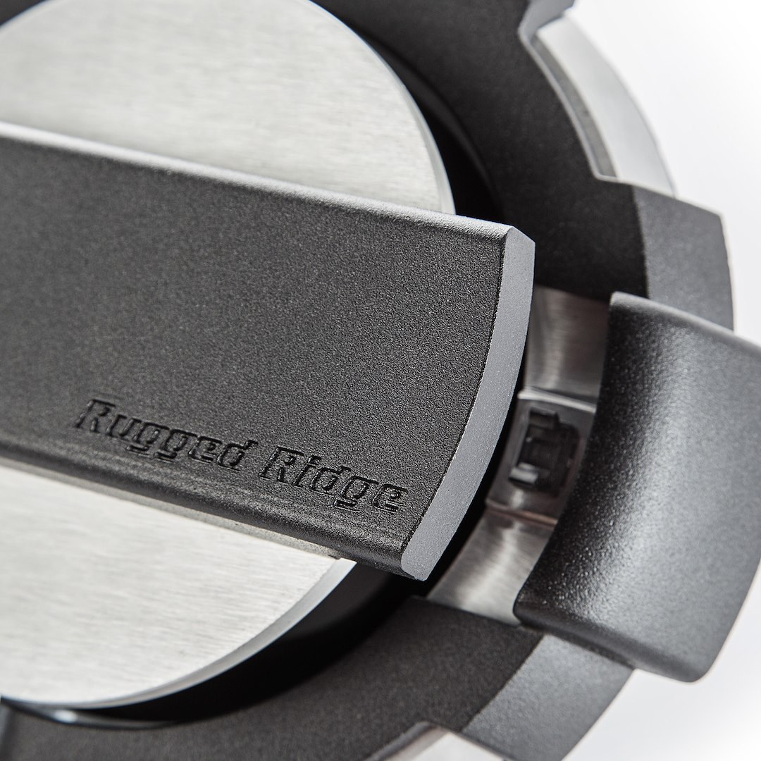 Rugged Ridge Fuel Door, Elite ™, Rugged Ridge Logo, Brushed Aluminum/ Black Accent, Non-Locking – 11425.10
