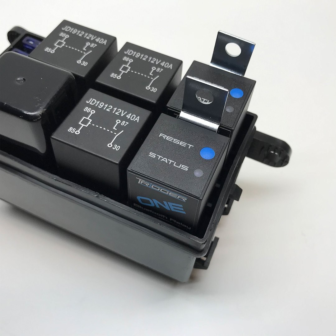 Oracle Lighting Bluetooth Interface Module, Trigger, For Accessory Control Functions Like on/ Off/ Dim/ Strobe, Can Supply Up to 30 Amp Signal – 4001