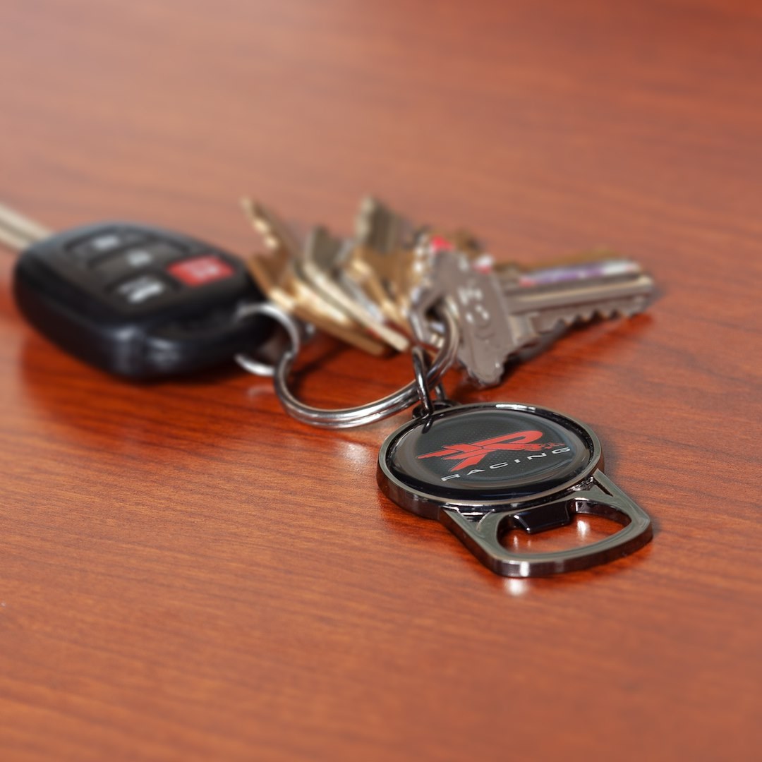 Plasticolor Key Chain, R Racing Printed Domed Logo with Bottle Opener, Black, Metal and Enamel – 004560R01