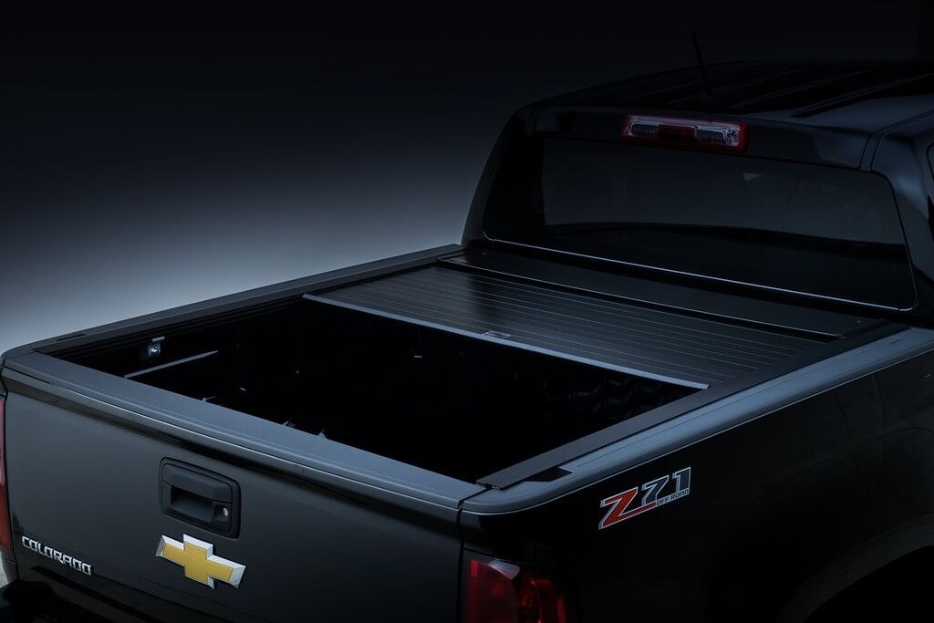 Pace Edwards Tonneau Cover, Jackrabbit ®, Manual Retractable, Lockable Using Tailgate Handle Lock, Black Matte, Armortek Coated Aluminum – M-JRFA31A62