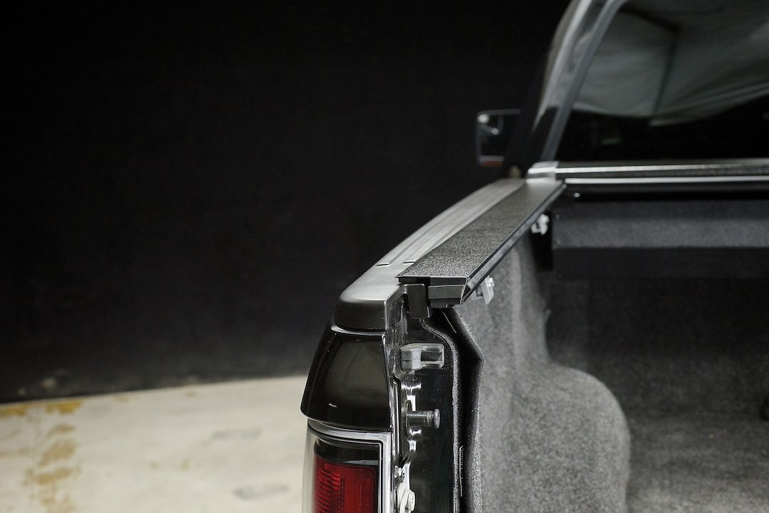 Pace Edwards Tonneau Cover Rail, Switchblade, For Use with Pace Edwards SWCA28A59 Switchblade Cover, Clamp on, Powder Coated, Black, Aluminum – SW5159