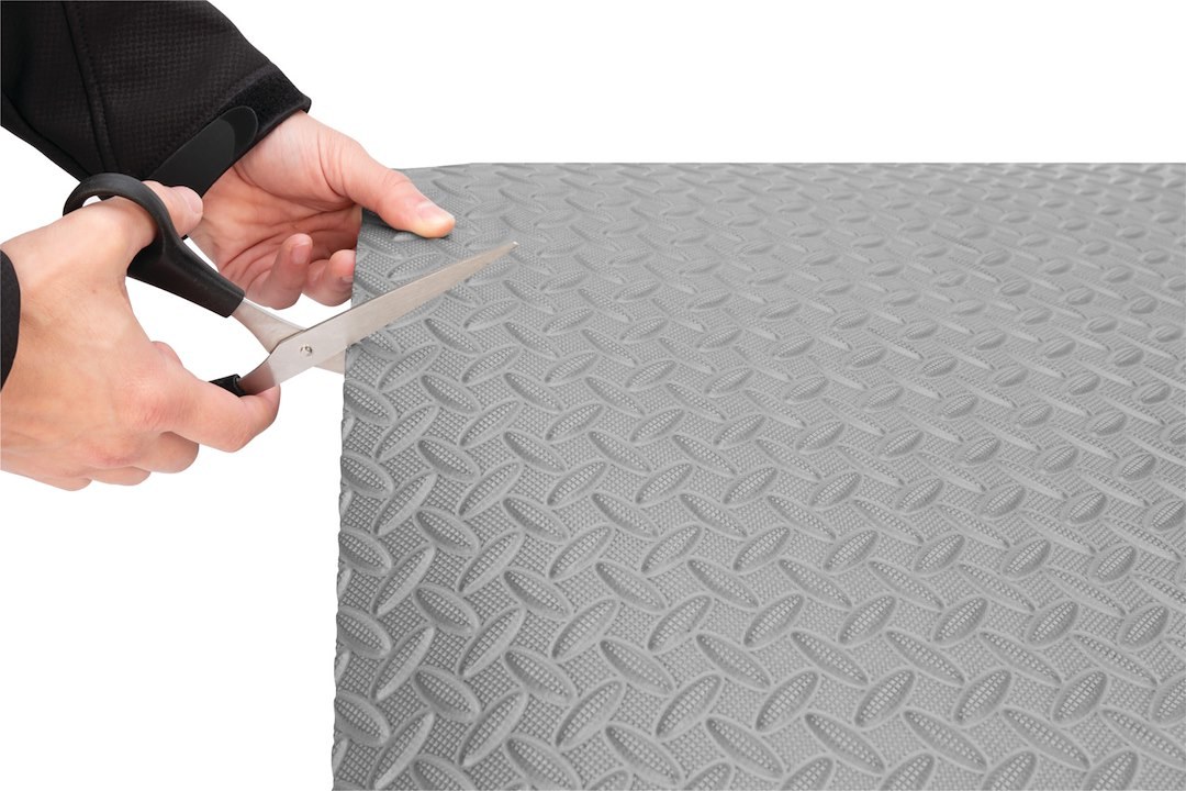Performance Tool Floor Mat, Cut-To-Fit/ 93 Inch Length X 46 Inch Width X 9/32 Inch Thickness, Diamond Plate Design, 1 Piece – W88981