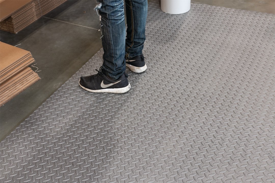 Performance Tool Floor Mat, Cut-To-Fit/ 93 Inch Length X 46 Inch Width X 9/32 Inch Thickness, Diamond Plate Design, 1 Piece – W88981