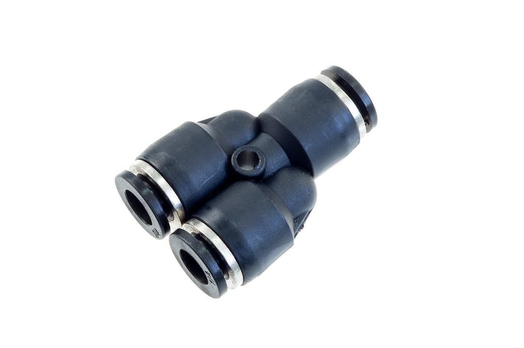 Redhorse Performance Vacuum Hose Fitting, -4 AN Hose, Push to Connect, Y Connector, Black, Single – 4730-04-04-2
