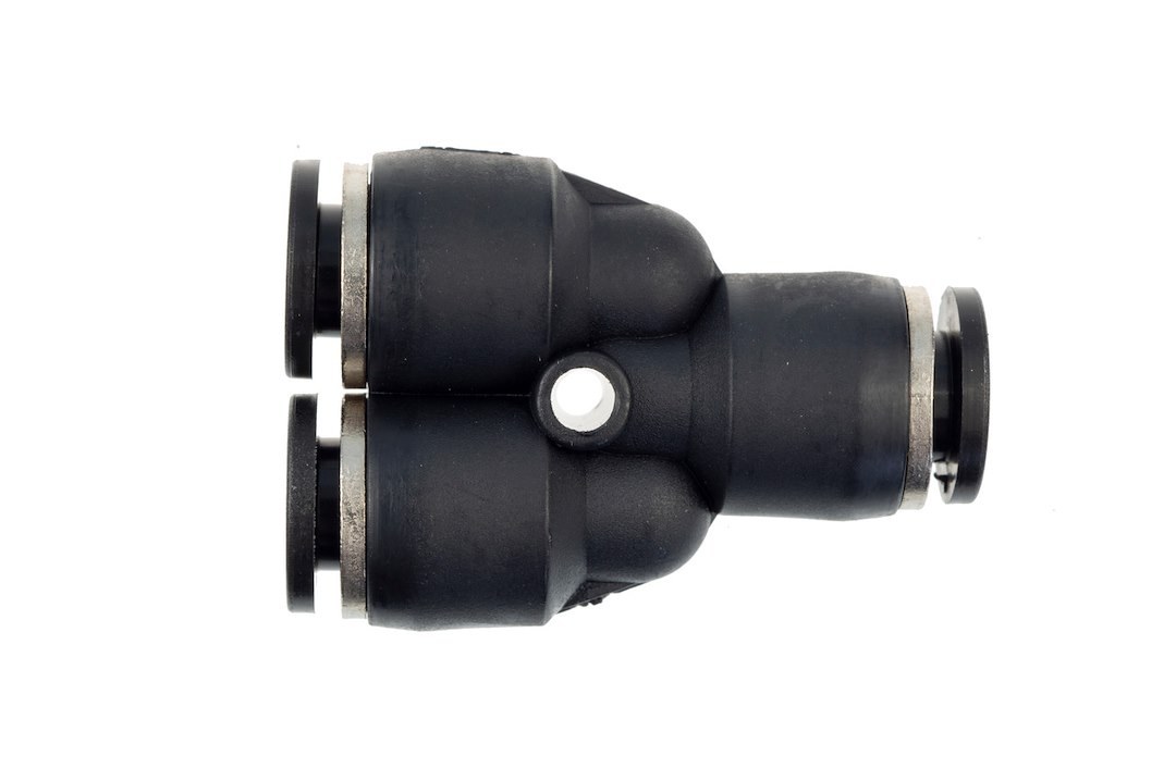Redhorse Performance Vacuum Hose Fitting, -4 AN Hose, Push to Connect, Y Connector, Black, Single – 4730-04-04-2