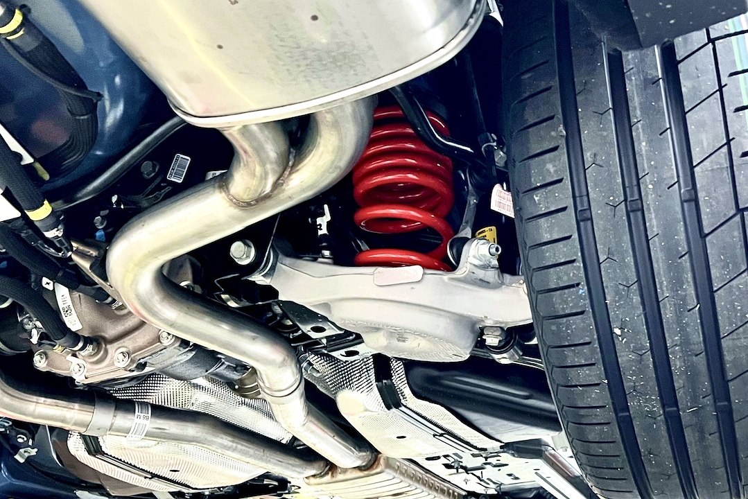 Roush Lowering Kit, 1.8 Inch Front Drop/ 1.8 Inch Rear Drop, Red, Without Shocks, 2 Front/2 Rear Coil Springs – 422289