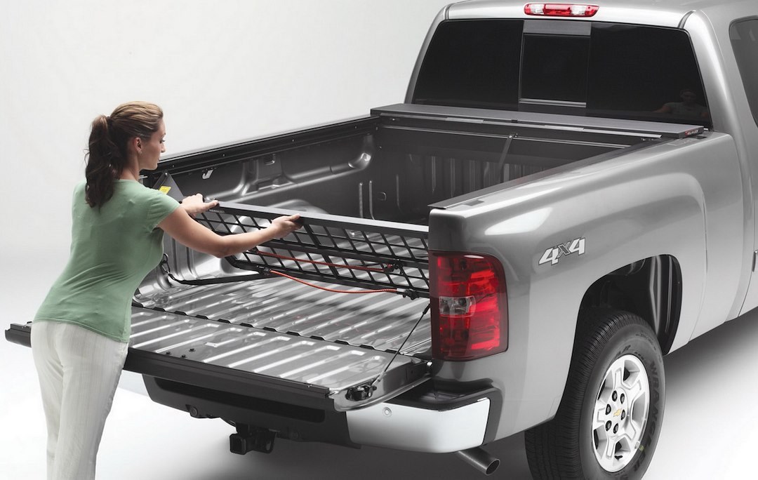 Roll N Lock Bed Cargo Divider, Cargo Manager ®, Works with Roll N Lock Retractable Tonneau Cover, Black, Aluminum, Flip-Up – CM531
