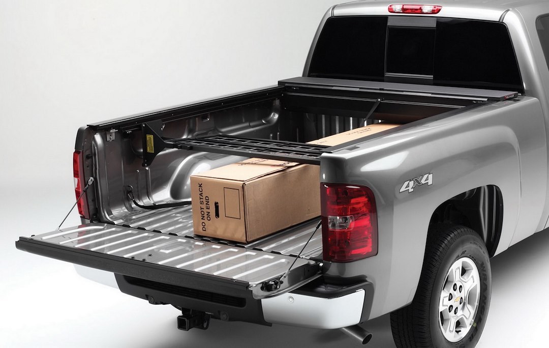Roll N Lock Bed Cargo Divider, Cargo Manager ®, Works with Roll N Lock Retractable Tonneau Cover, Black, Aluminum, Flip-Up – CM531