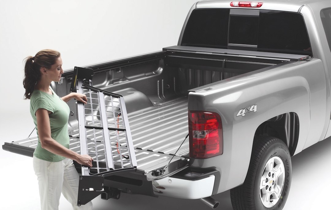 Roll N Lock Bed Cargo Divider, Cargo Manager ®, Works with Roll N Lock Retractable Tonneau Cover, Black, Aluminum, Flip-Up – CM531