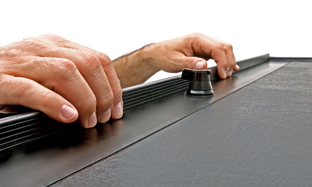Roll N Lock Tonneau Cover, M-Series™, Manual Retractable, Lockable, Black, Vinyl – LG119M