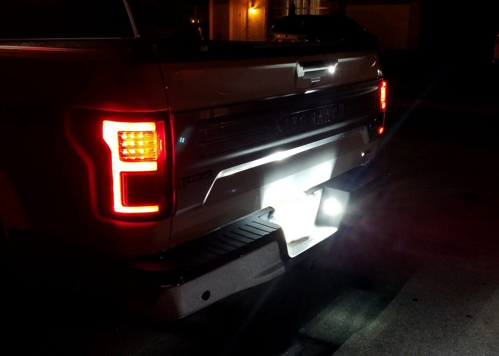 Recon Accessories License Plate Light, LED, Bumper Mount, White LED, Black Housing – 264905