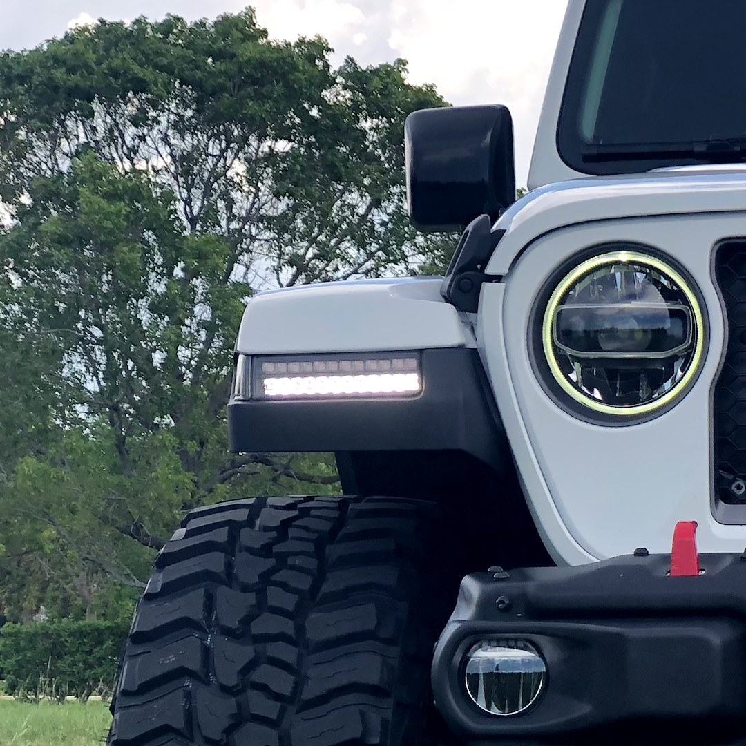 Recon Accessories Turn Signal Light Assembly – LED, Clear Lens, Oled Scanning Switchback Turn Signal/ Oled Daytime Running Light – 264148LEDCL